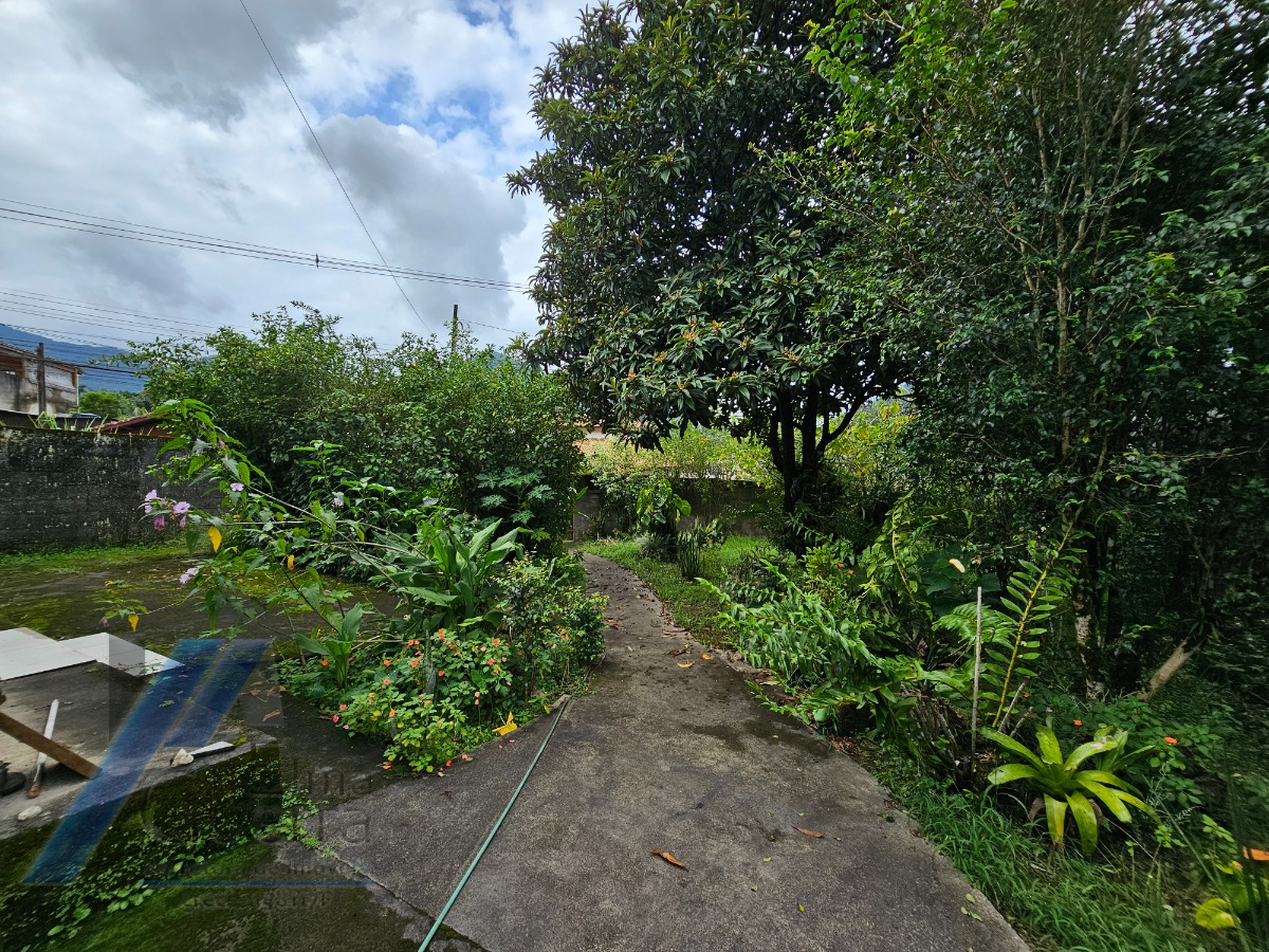 Ubatuba, Taquaral - Casa com 02 dormitórios, com terreno de 1.000 m2, doc. Ok.