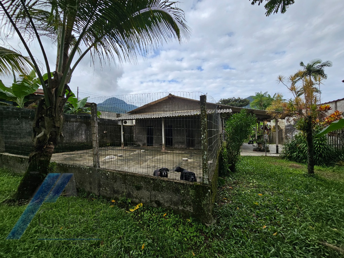 Ubatuba, Taquaral - Casa com 02 dormitórios, com terreno de 1.000 m2, doc. Ok.