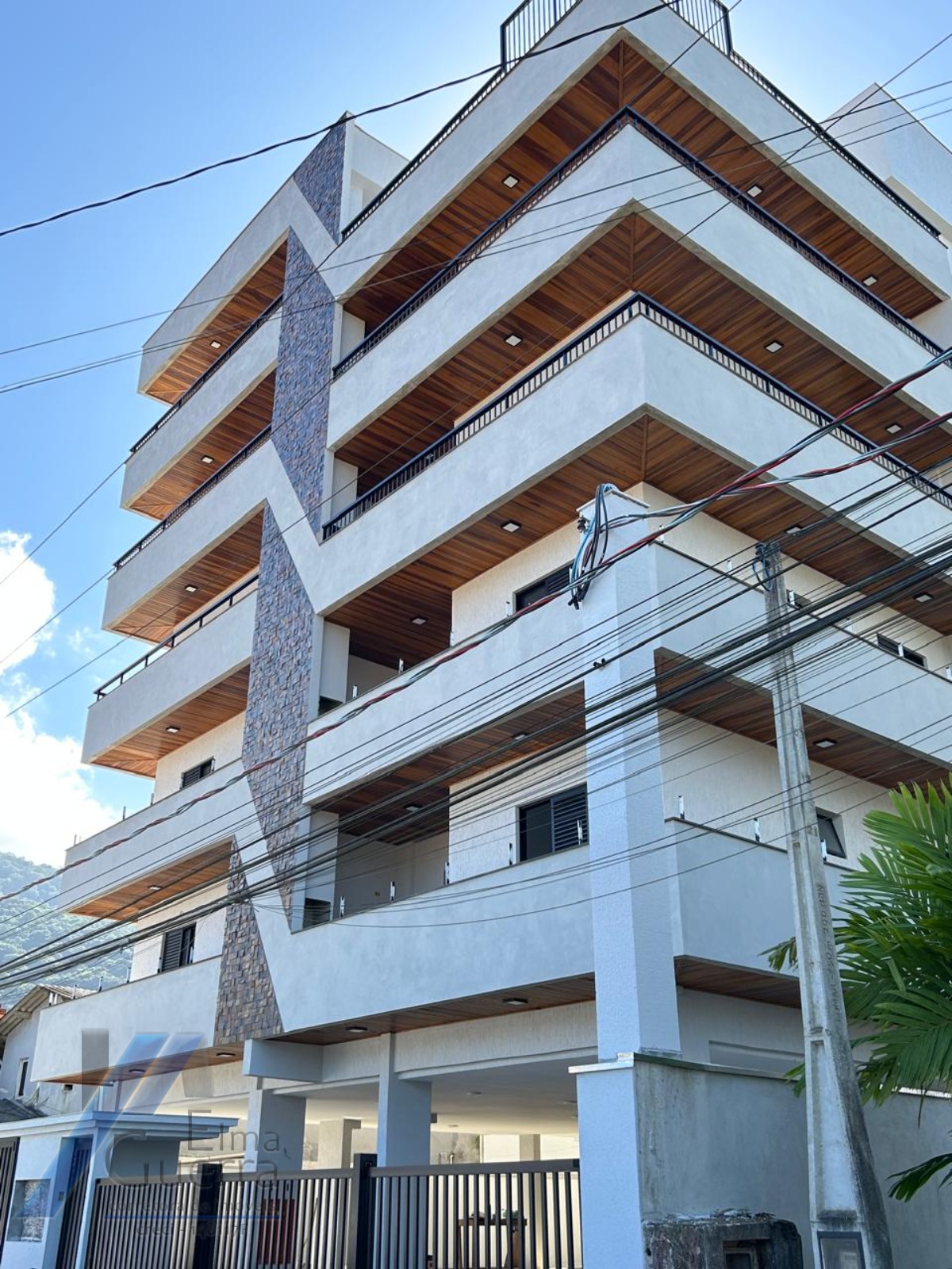 Apartamento à venda com 3 quartos, 90m² - Foto 1