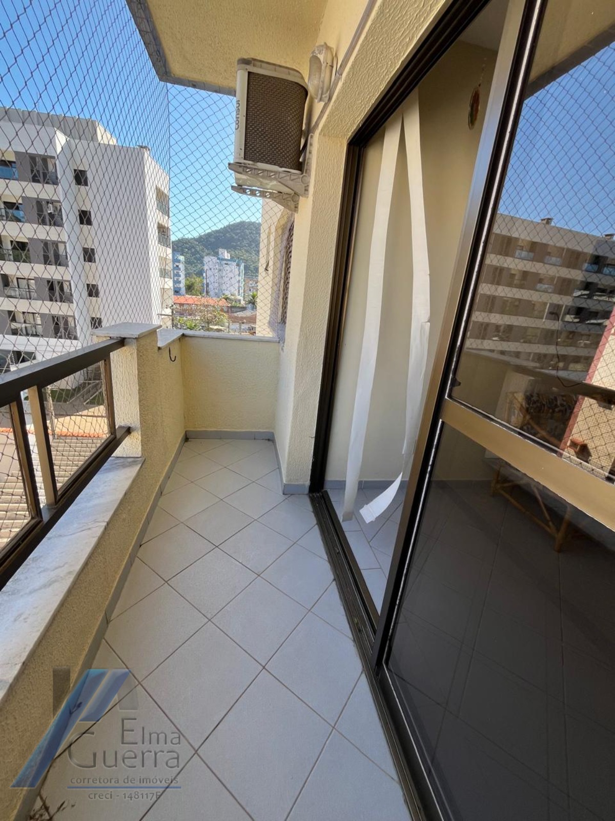 Apartamento à venda com 3 quartos, 130m² - Foto 2