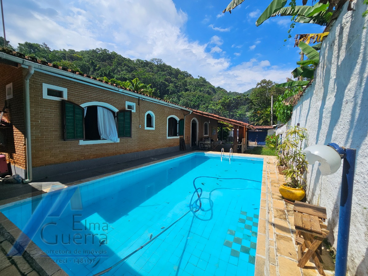 Casa, 5 quartos, 243 m² - Foto 1