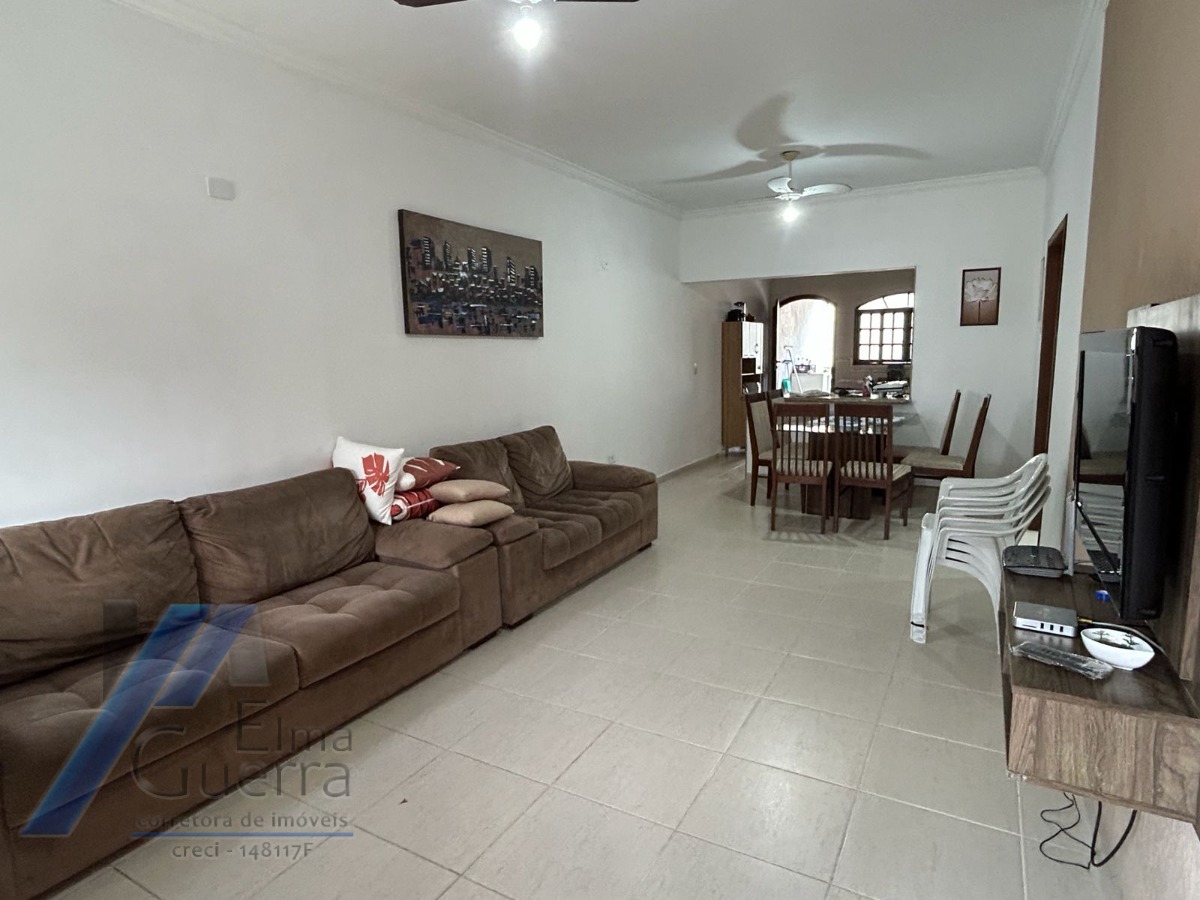 Casa, 3 quartos, 210 m² - Foto 1