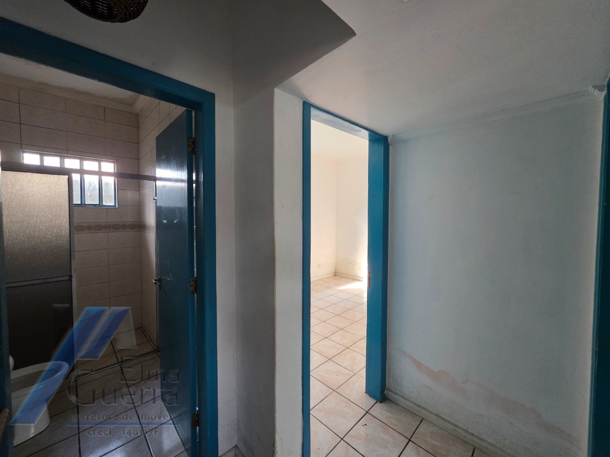 Ubatuba, Centro - Casa com 02 dormitórios, e 2 vagas de garagem.