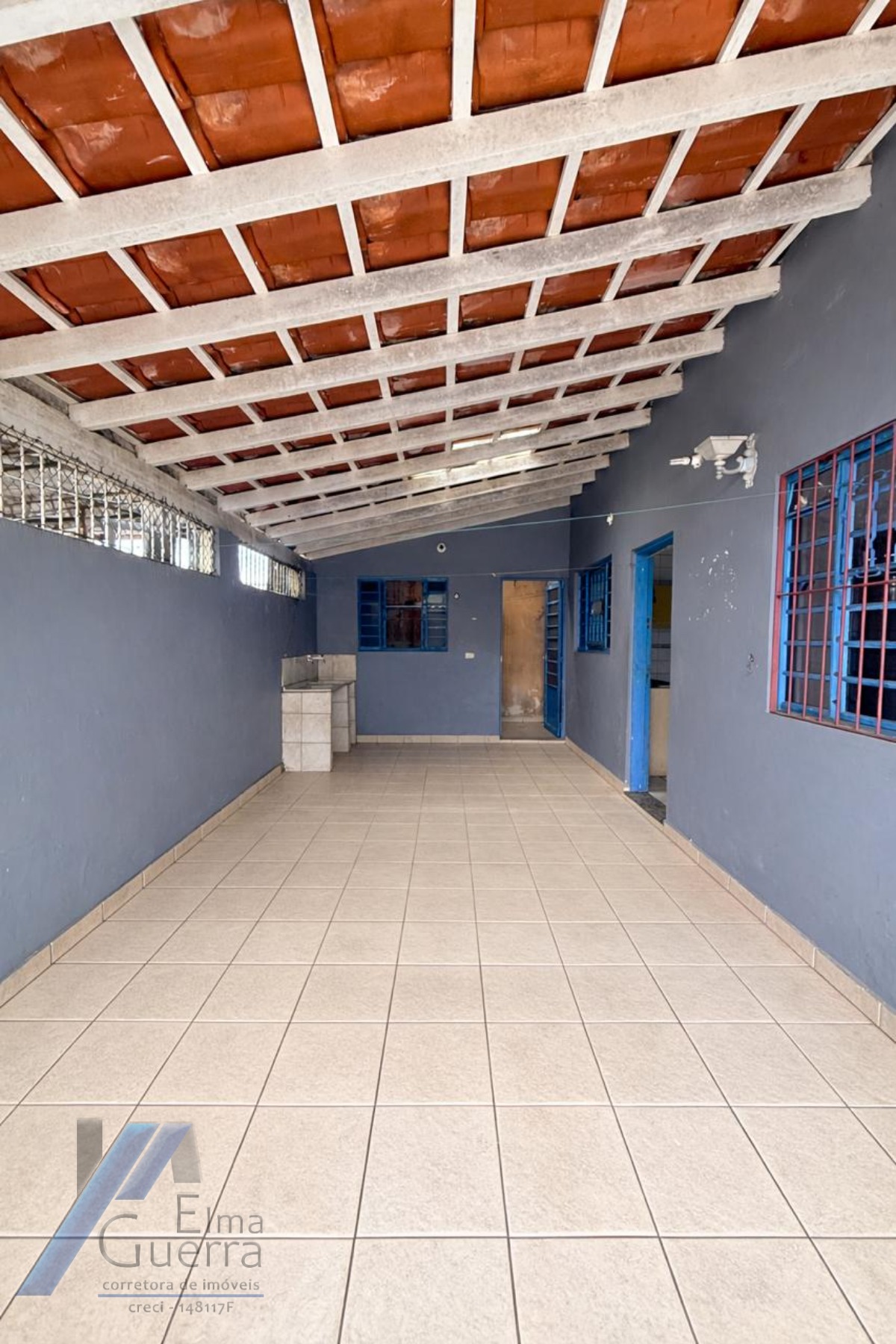 Ubatuba, Centro - Casa com 02 dormitórios, e 2 vagas de garagem.