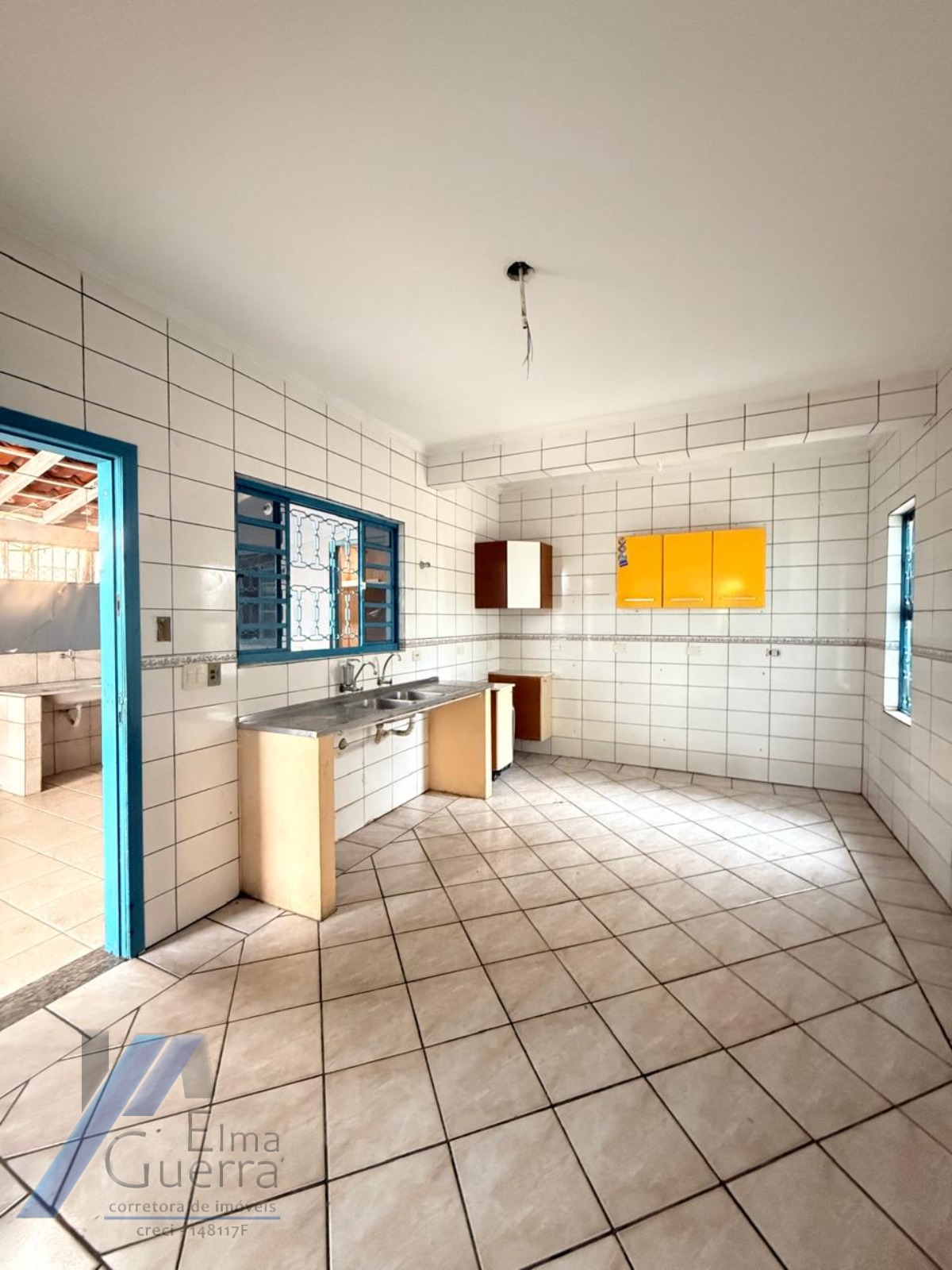 Ubatuba, Centro - Casa com 02 dormitórios, e 2 vagas de garagem.