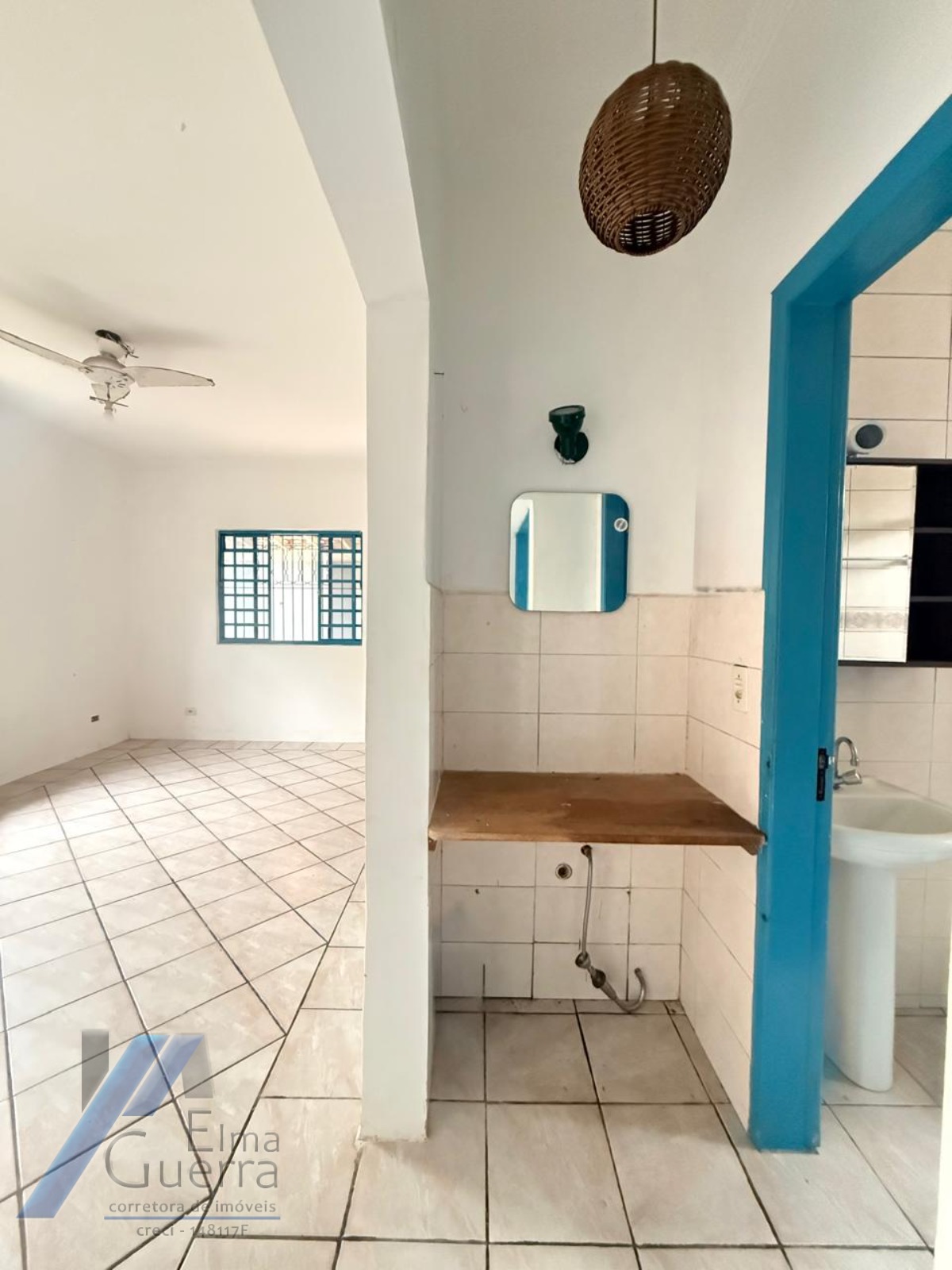 Ubatuba, Centro - Casa com 02 dormitórios, e 2 vagas de garagem.