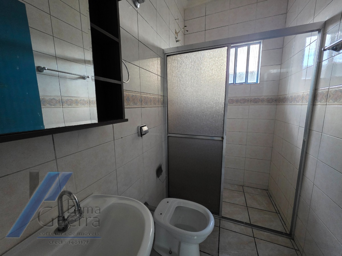 Ubatuba, Centro - Casa com 02 dormitórios, e 2 vagas de garagem.