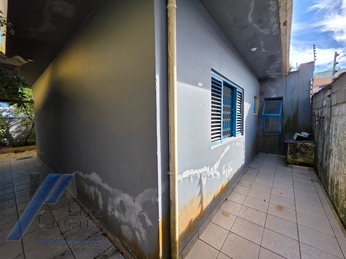 Ubatuba, Centro - Casa com 02 dormitórios, e 2 vagas de garagem.