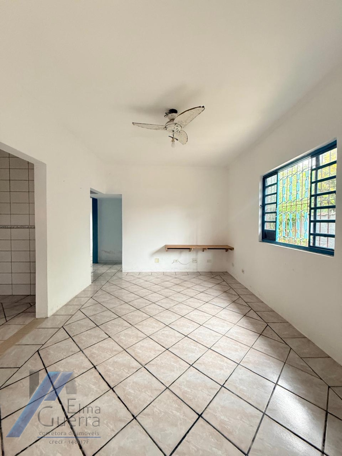 Ubatuba, Centro - Casa com 02 dormitórios, e 2 vagas de garagem.