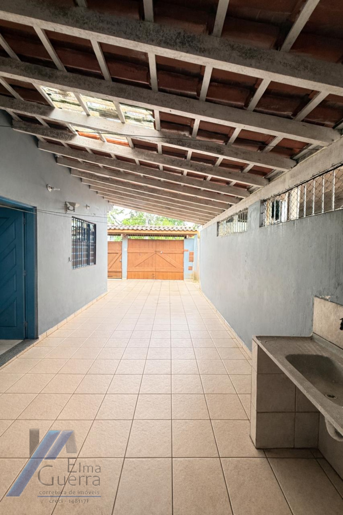 Ubatuba, Centro - Casa com 02 dormitórios, e 2 vagas de garagem.
