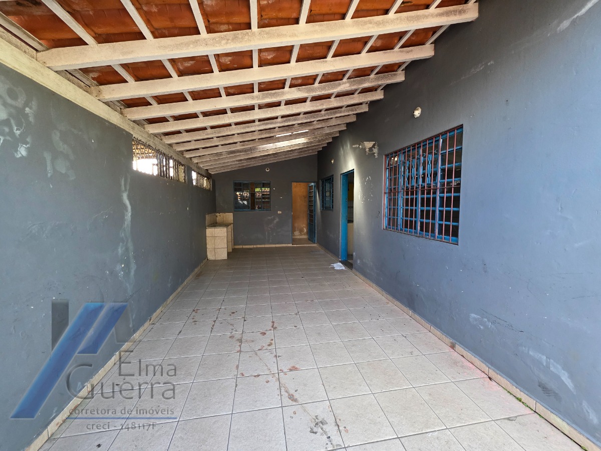 Ubatuba, Centro - Casa com 02 dormitórios, e 2 vagas de garagem.