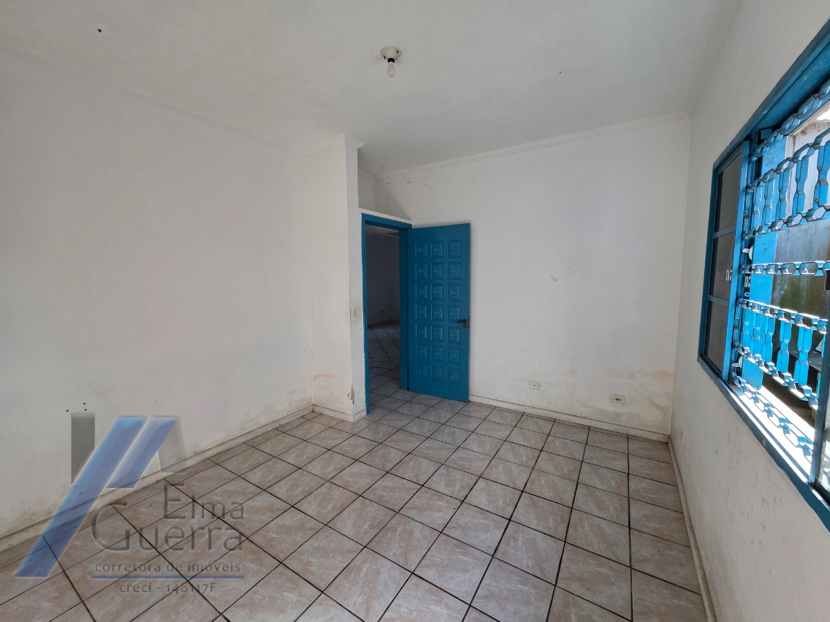 Ubatuba, Centro - Casa com 02 dormitórios, e 2 vagas de garagem.