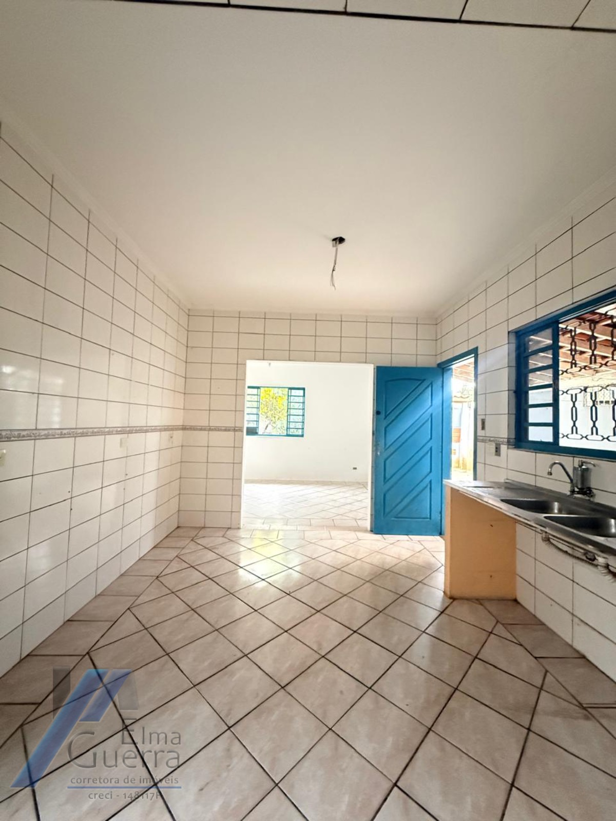 Ubatuba, Centro - Casa com 02 dormitórios, e 2 vagas de garagem.