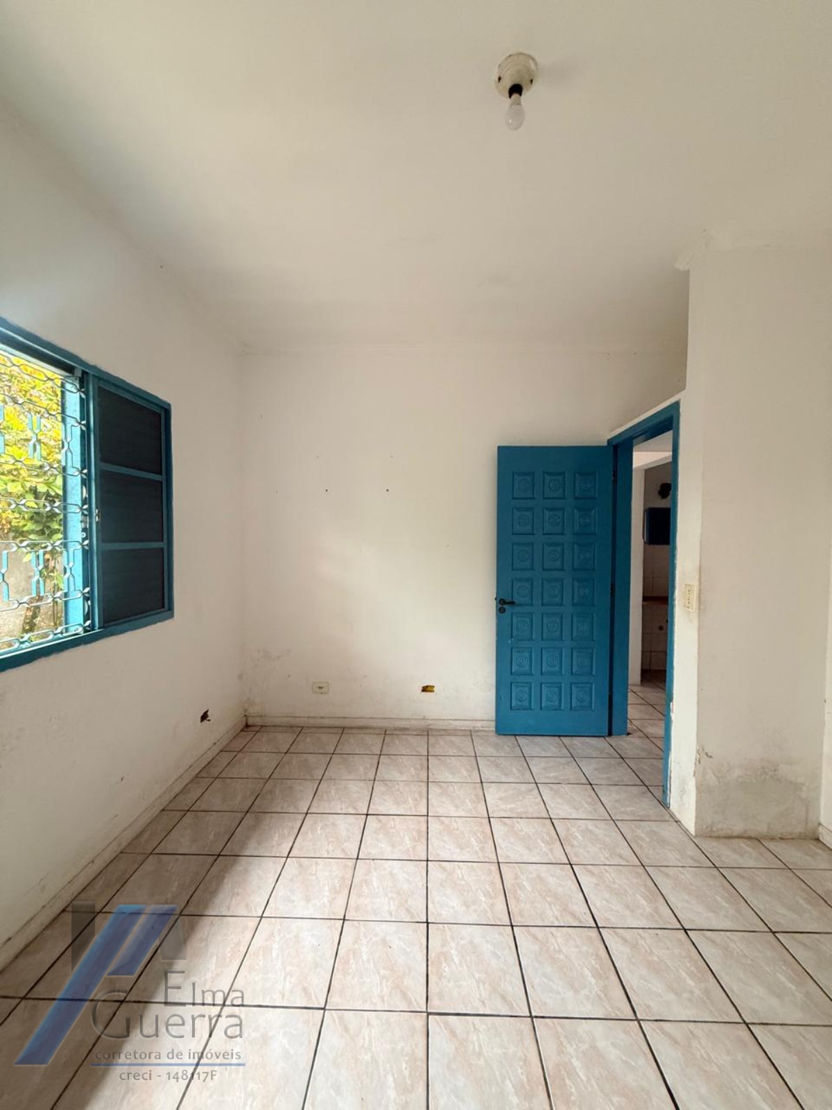 Ubatuba, Centro - Casa com 02 dormitórios, e 2 vagas de garagem.