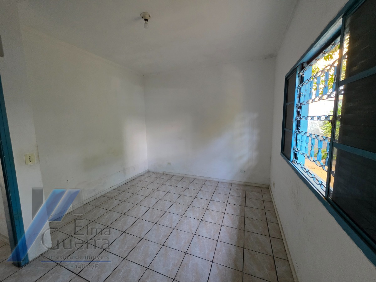 Ubatuba, Centro - Casa com 02 dormitórios, e 2 vagas de garagem.