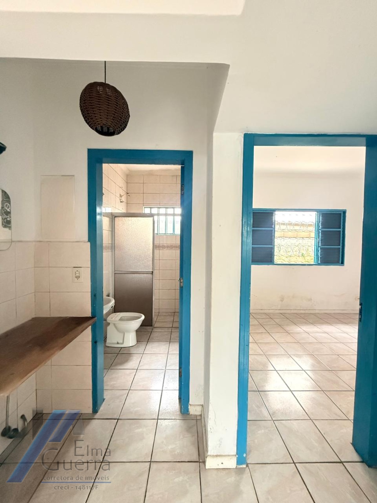 Ubatuba, Centro - Casa com 02 dormitórios, e 2 vagas de garagem.