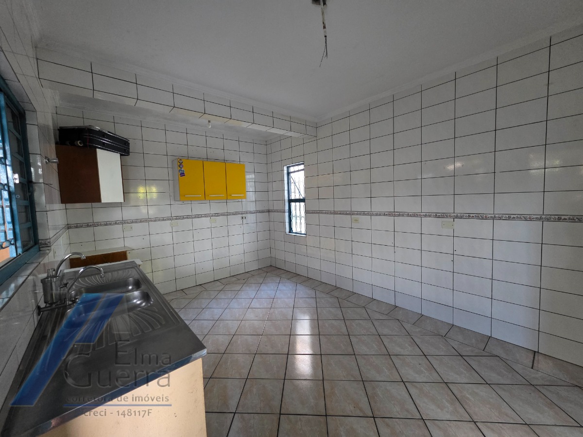 Ubatuba, Centro - Casa com 02 dormitórios, e 2 vagas de garagem.