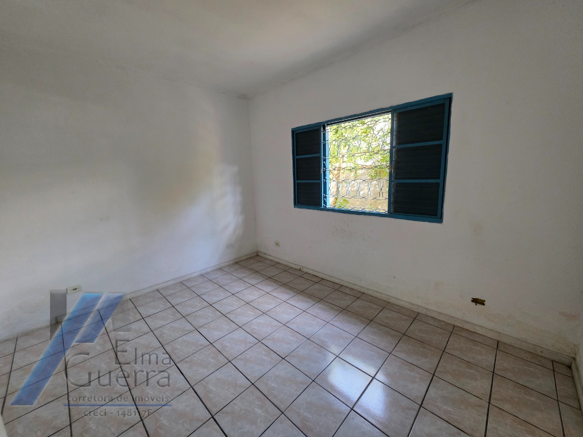 Ubatuba, Centro - Casa com 02 dormitórios, e 2 vagas de garagem.