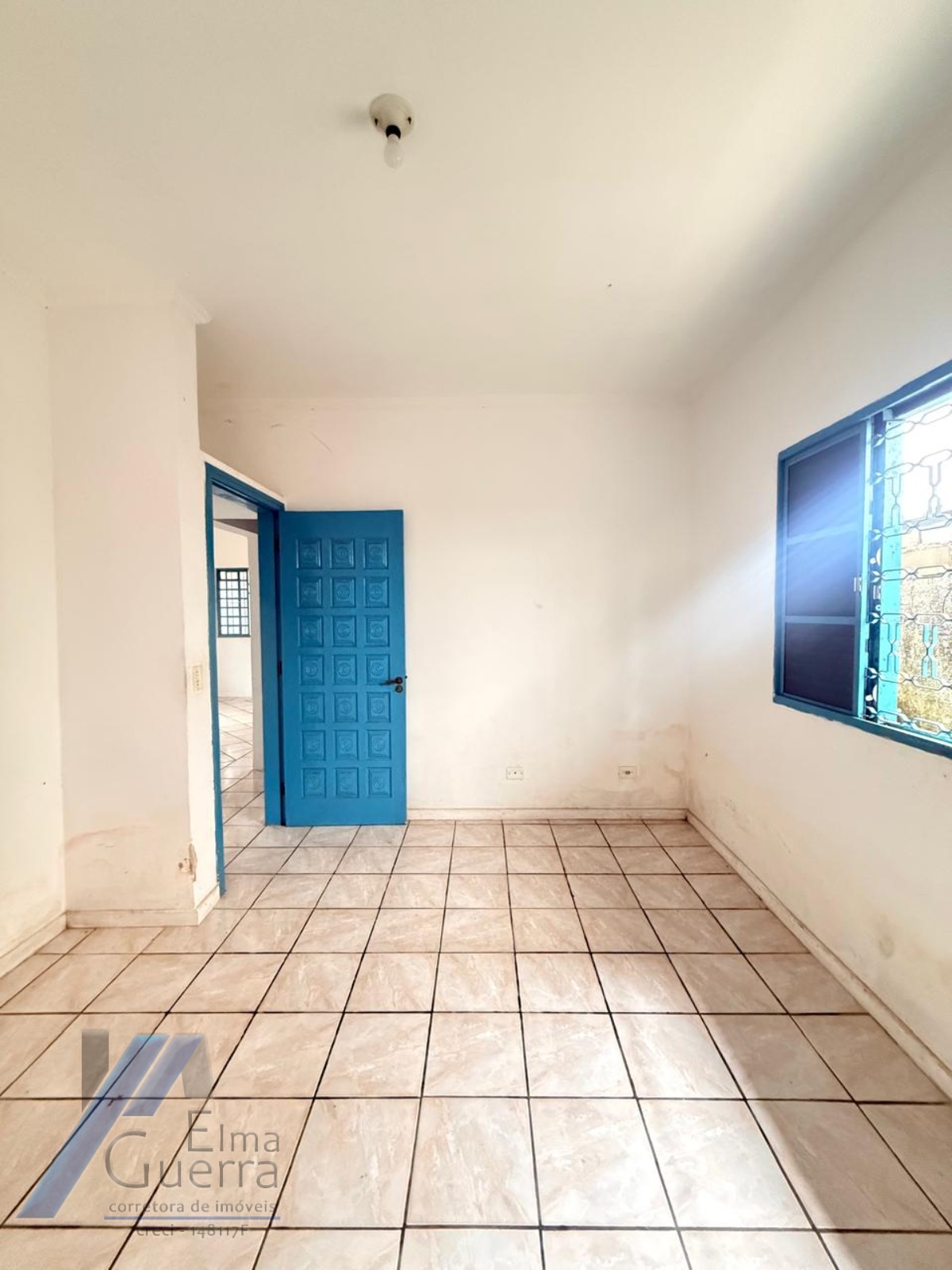 Ubatuba, Centro - Casa com 02 dormitórios, e 2 vagas de garagem.