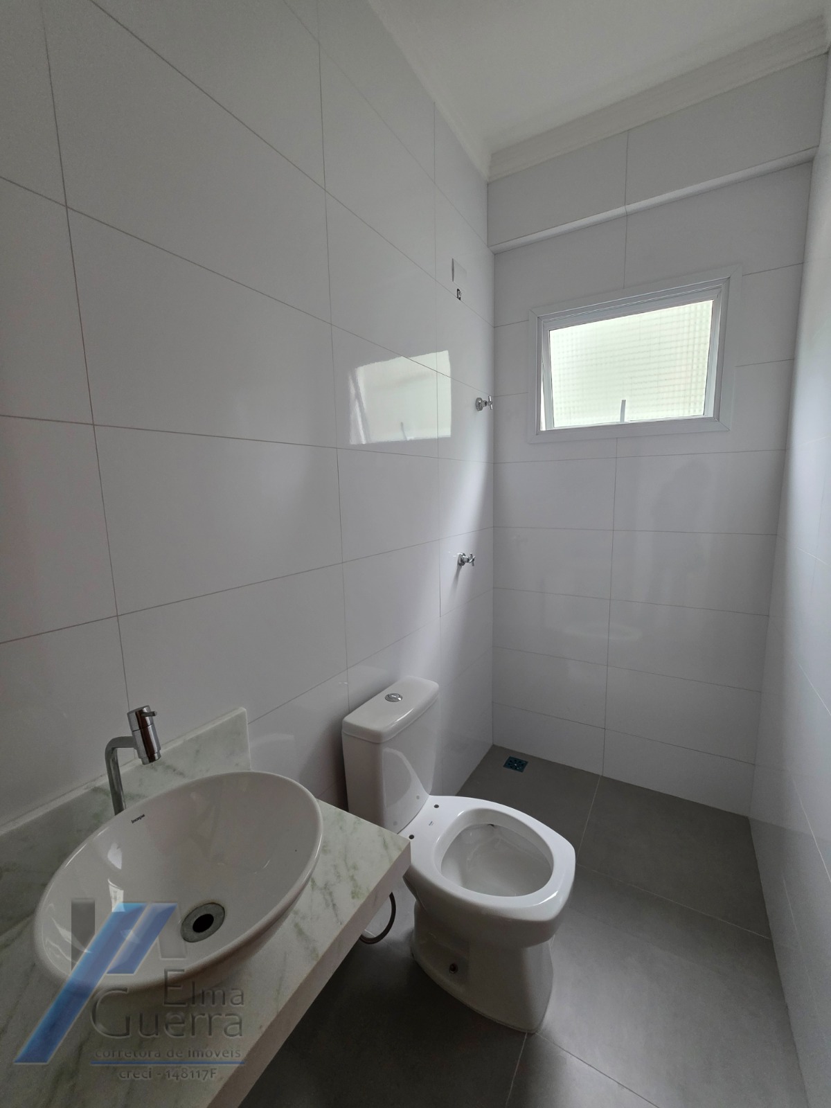 Ubatuba, Itaguá - Apartamento com 02 dormitórios sendo 01 suíte e área de lazer.