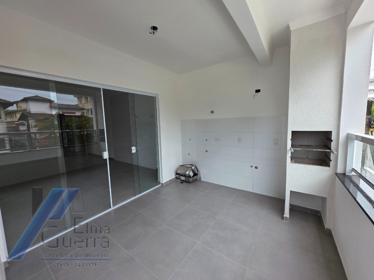Ubatuba, Itaguá - Apartamento com 02 dormitórios sendo 01 suíte e área de lazer.