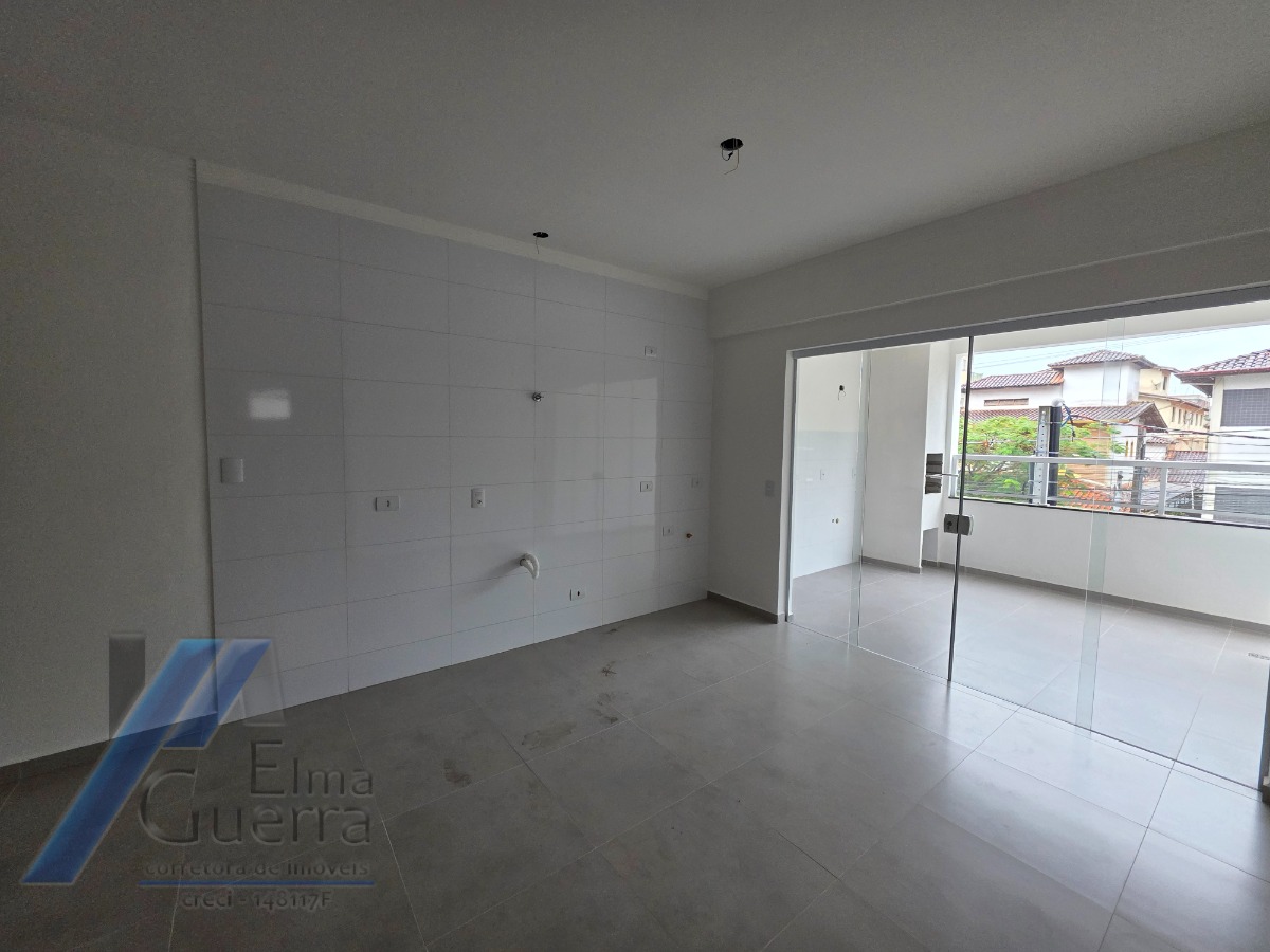 Ubatuba, Itaguá - Apartamento com 02 dormitórios sendo 01 suíte e área de lazer.