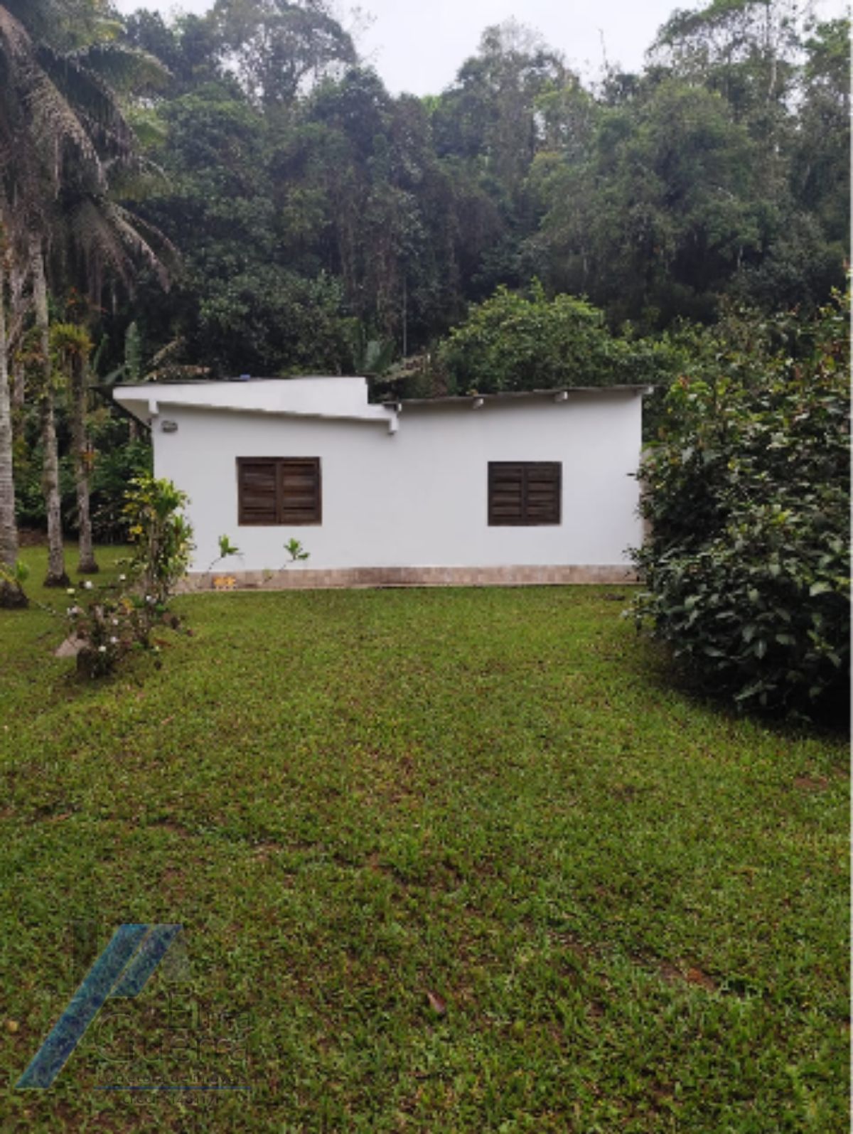 Ubatuba, Vila de Itamambuca - Casa com 03 dormitórios, com terreno de 1.540m2, escriturado.