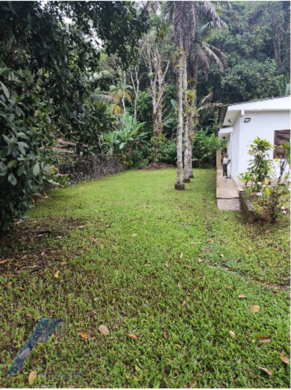 Ubatuba, Vila de Itamambuca - Casa com 03 dormitórios, com terreno de 1.540m2, escriturado.