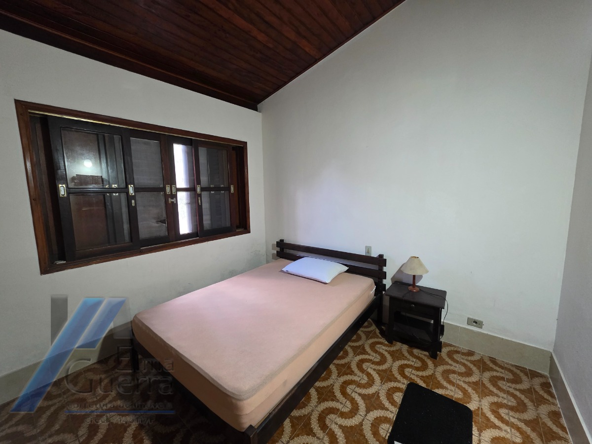 Ubatuba, Pereque - Açu - Casa á 100 metros do mar, com 03 dormitórios sendo 01 suíte com terreno de 490 m2.