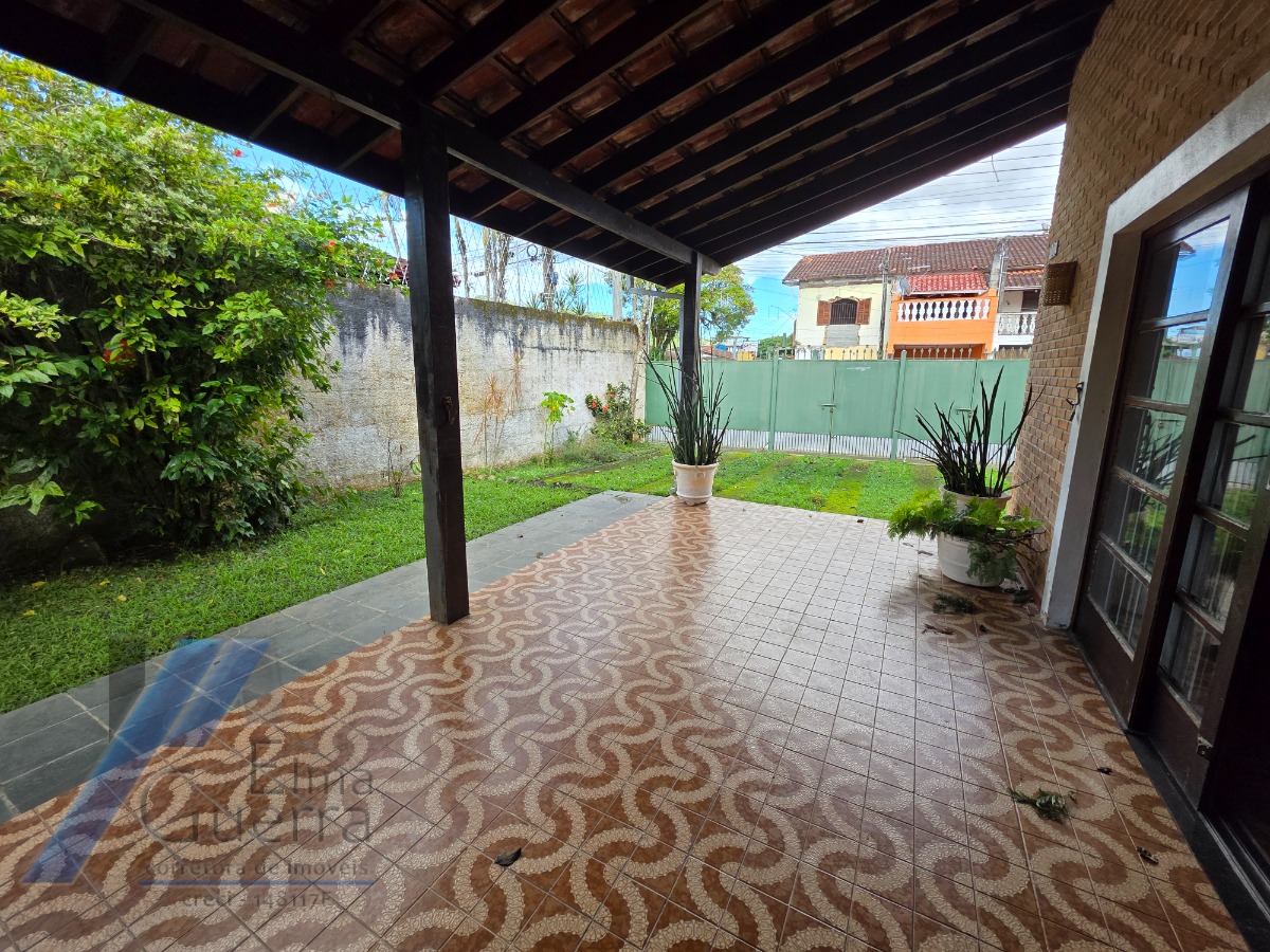 Ubatuba, Pereque - Açu - Casa á 100 metros do mar, com 03 dormitórios sendo 01 suíte com terreno de 490 m2.
