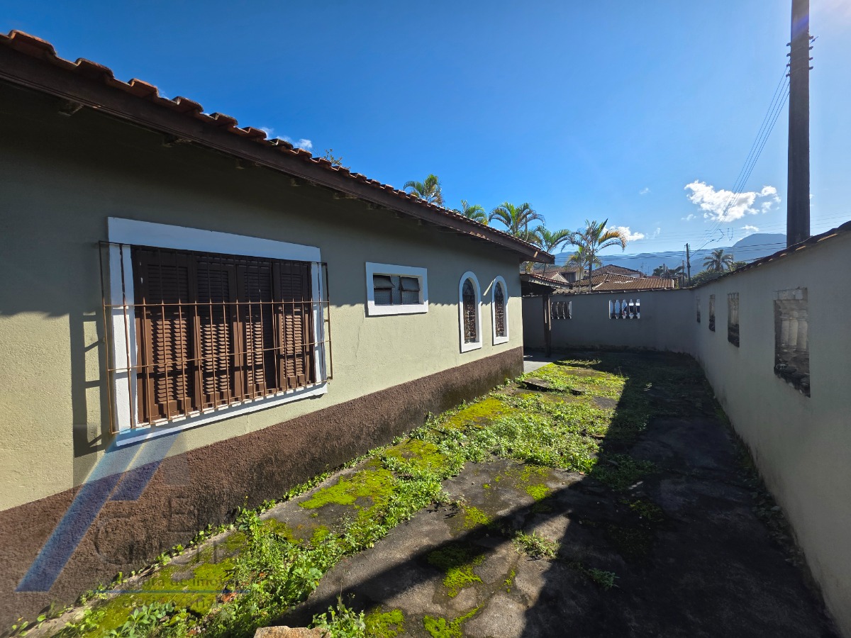 Ubatuba, Pereque-açu - Ótimo investimento 02 Casas no mesmo terreno com entrada individual.