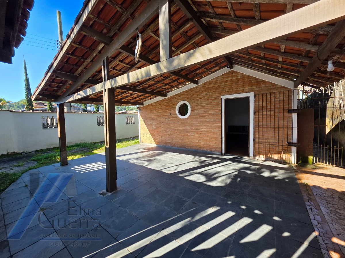 Ubatuba, Pereque-açu - Ótimo investimento 02 Casas no mesmo terreno com entrada individual.