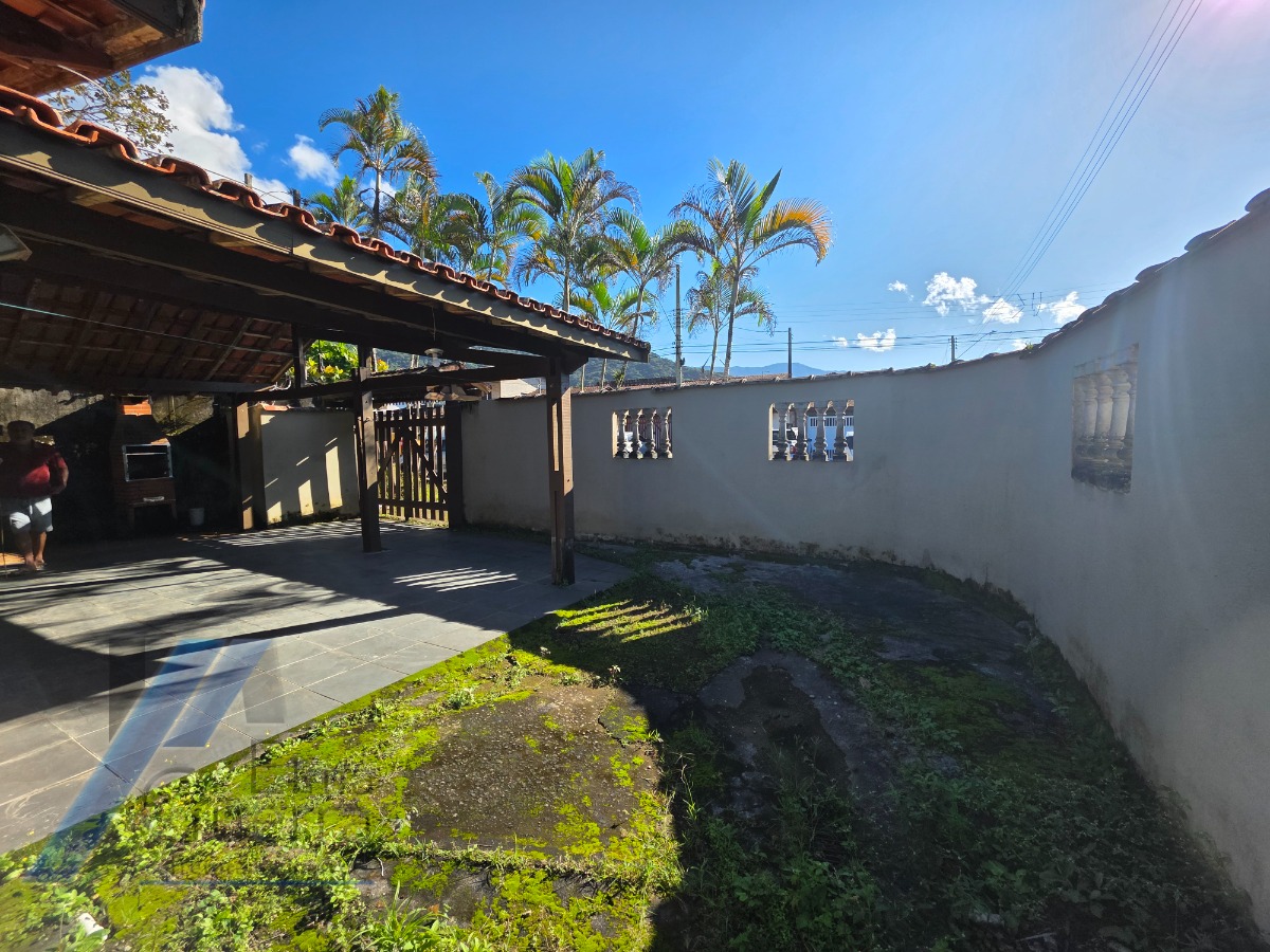 Ubatuba, Pereque-açu - Ótimo investimento 02 Casas no mesmo terreno com entrada individual.