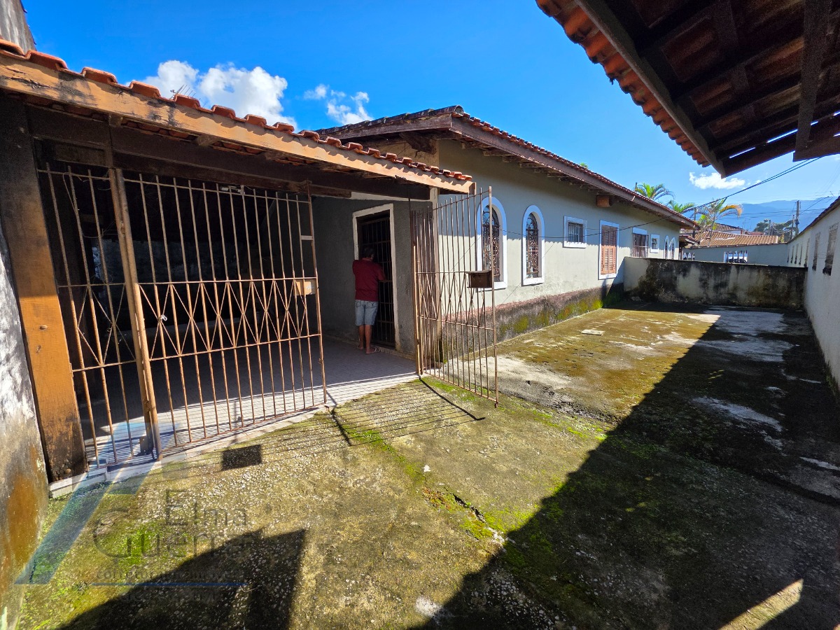 Ubatuba, Pereque-açu - Ótimo investimento 02 Casas no mesmo terreno com entrada individual.