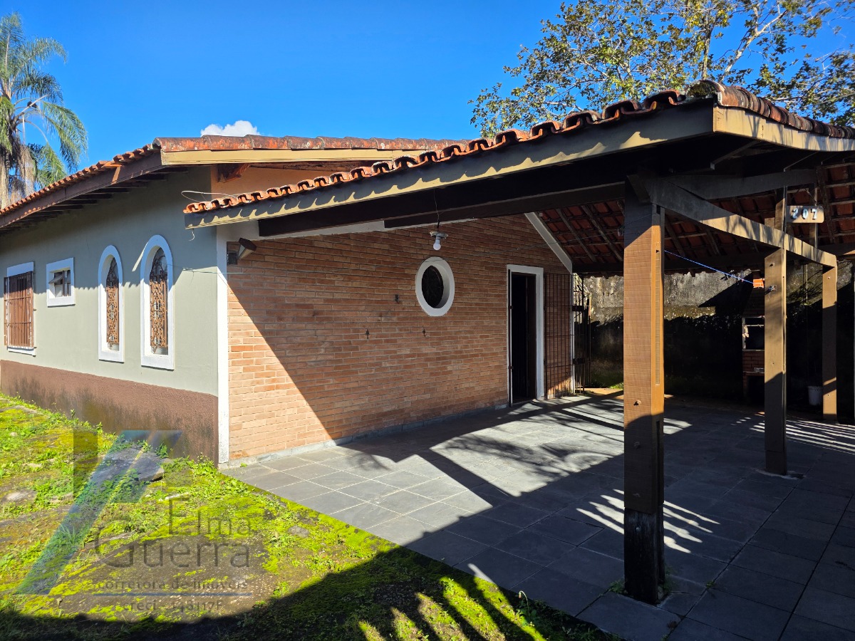 Ubatuba, Pereque-açu - Ótimo investimento 02 Casas no mesmo terreno com entrada individual.