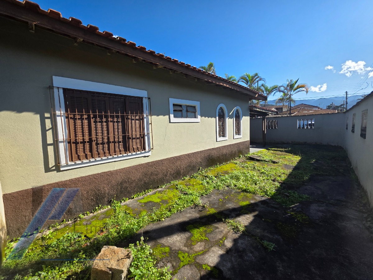 Ubatuba, Pereque-açu - Ótimo investimento 02 Casas no mesmo terreno com entrada individual.