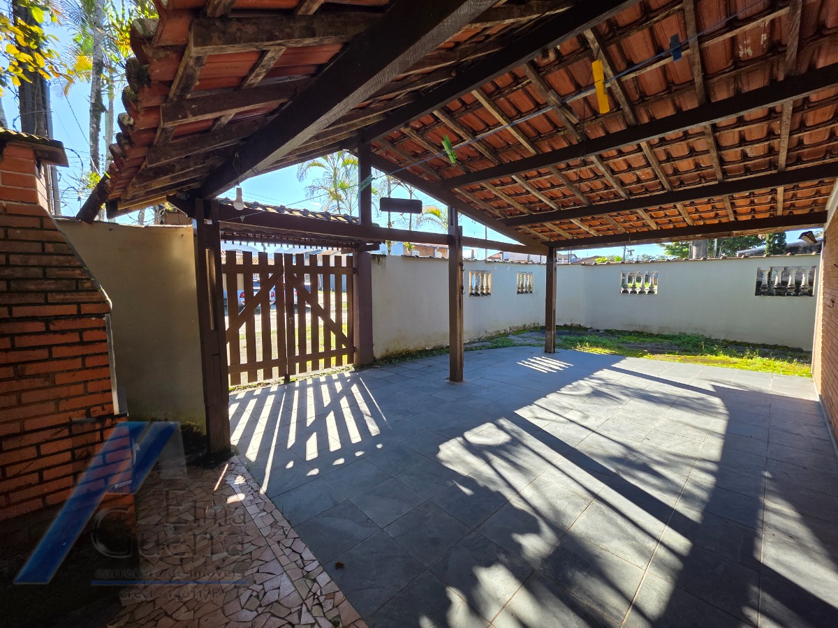 Ubatuba, Pereque-açu - Ótimo investimento 02 Casas no mesmo terreno com entrada individual.