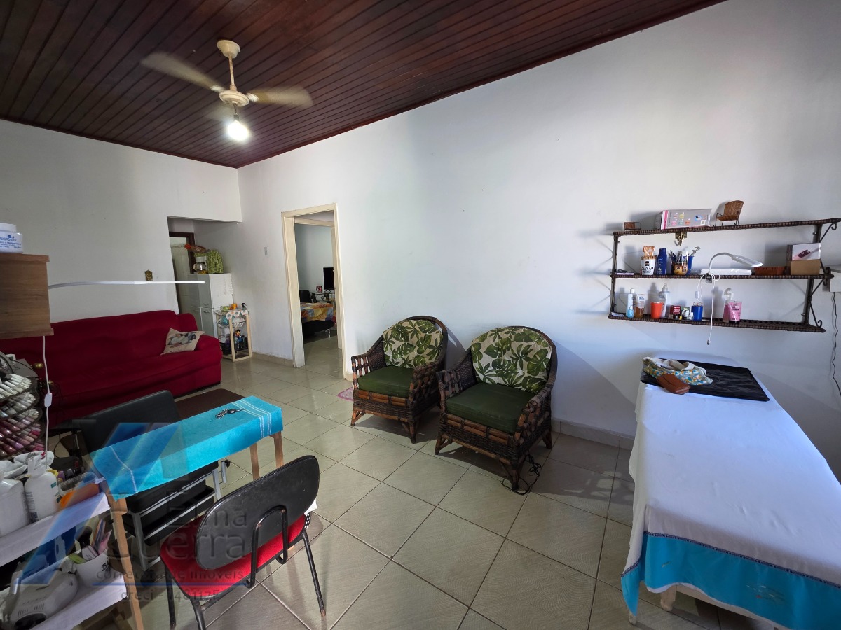 Ubatuba - Pereque açu - Casa com 02 dormitórios e ponto comercial a 100 metros do mar..