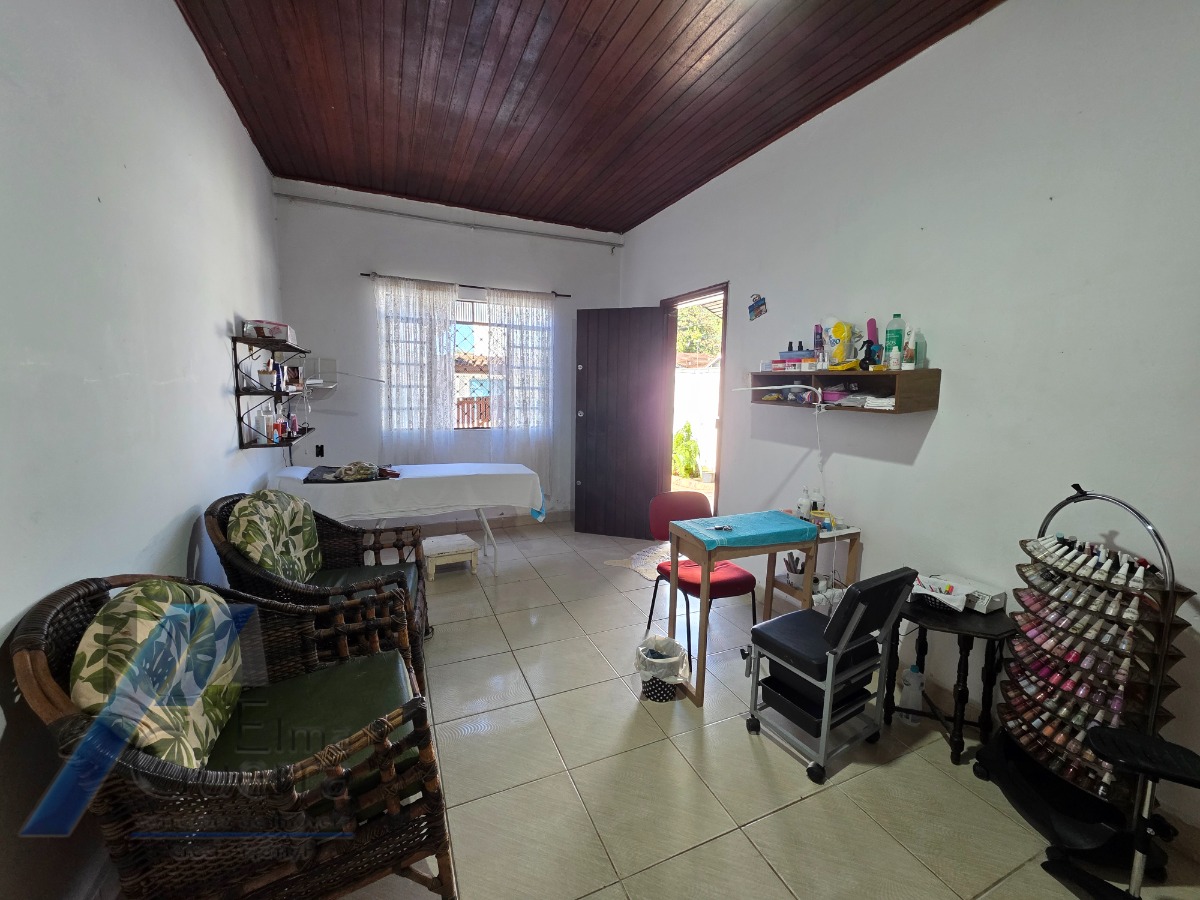 Ubatuba - Pereque açu - Casa com 02 dormitórios e ponto comercial a 100 metros do mar..