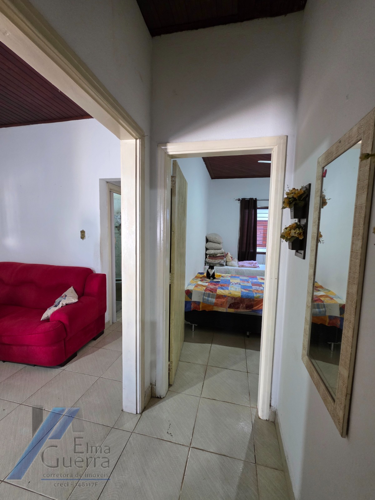 Ubatuba - Pereque açu - Casa com 02 dormitórios e ponto comercial a 100 metros do mar..