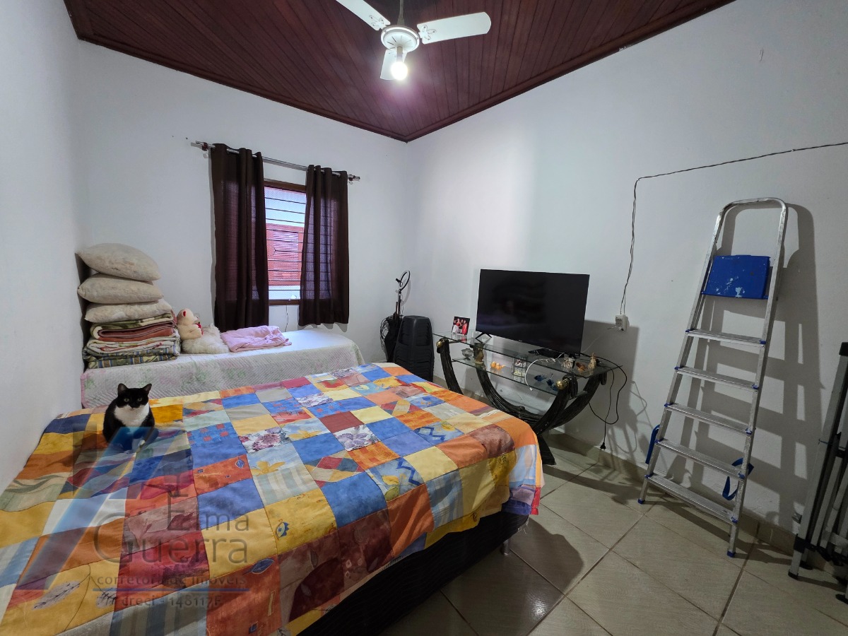 Ubatuba - Pereque açu - Casa com 02 dormitórios e ponto comercial a 100 metros do mar..