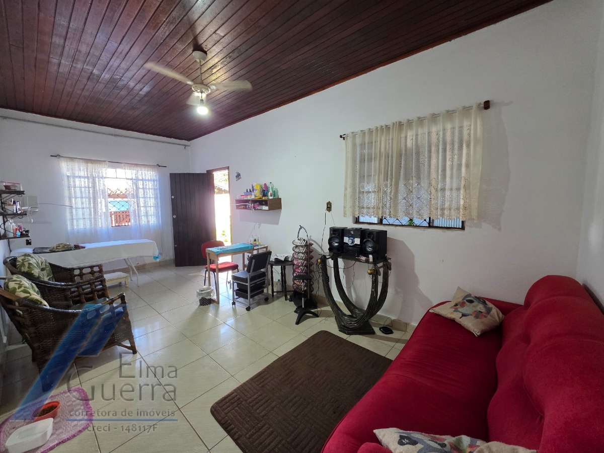 Ubatuba - Pereque açu - Casa com 02 dormitórios e ponto comercial a 100 metros do mar..