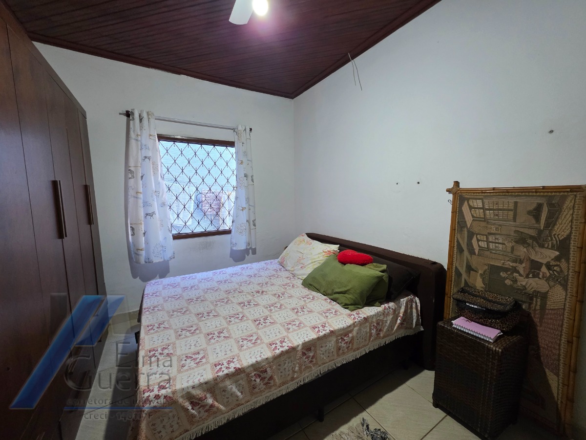 Ubatuba - Pereque açu - Casa com 02 dormitórios e ponto comercial a 100 metros do mar..