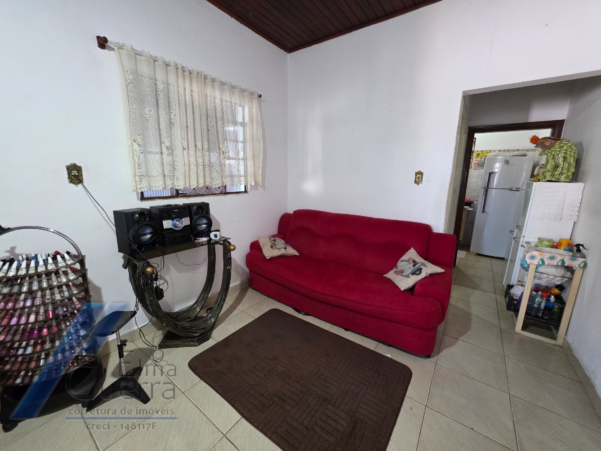 Ubatuba - Pereque açu - Casa com 02 dormitórios e ponto comercial a 100 metros do mar..