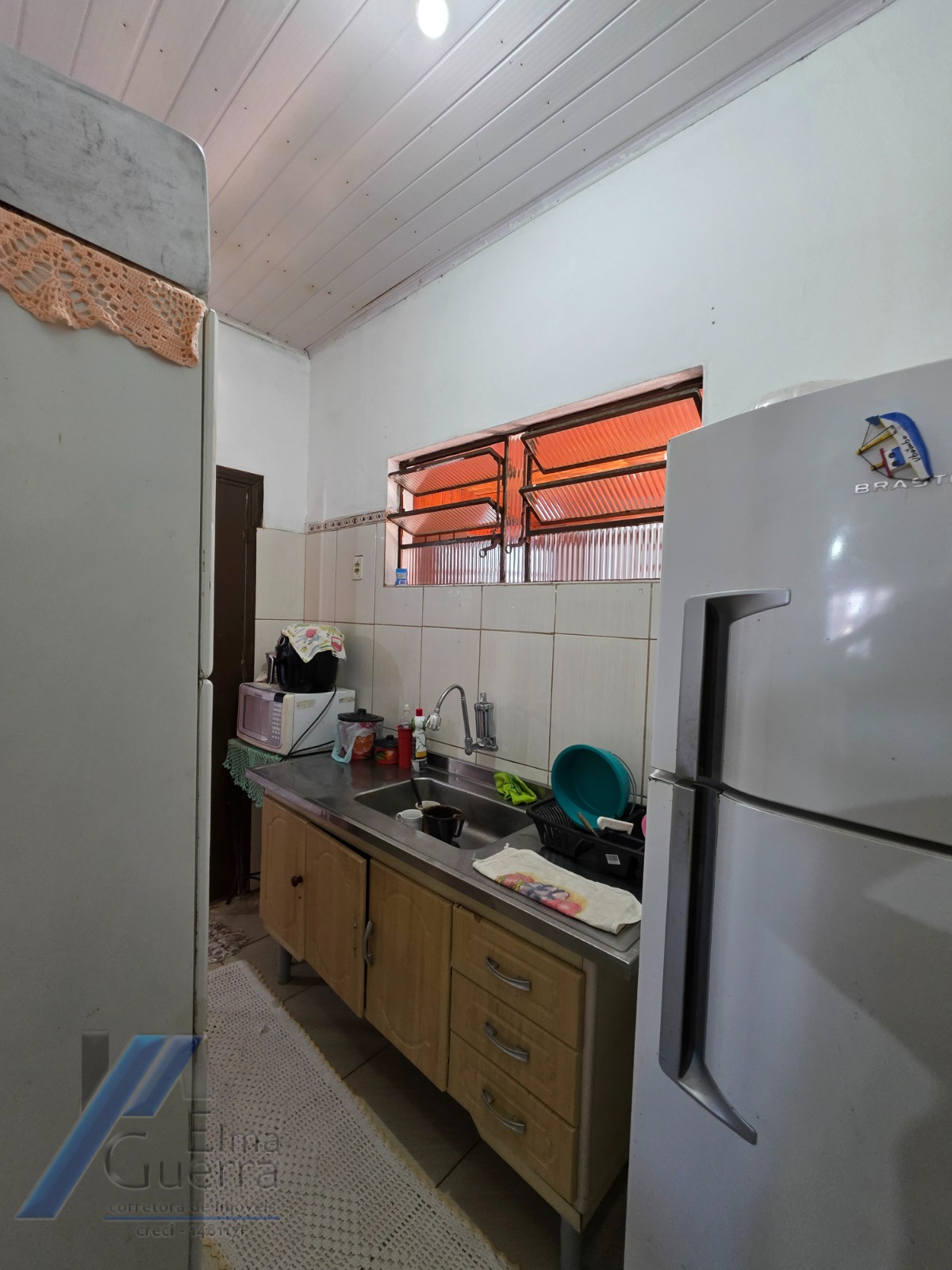 Ubatuba - Pereque açu - Casa com 02 dormitórios e ponto comercial a 100 metros do mar..
