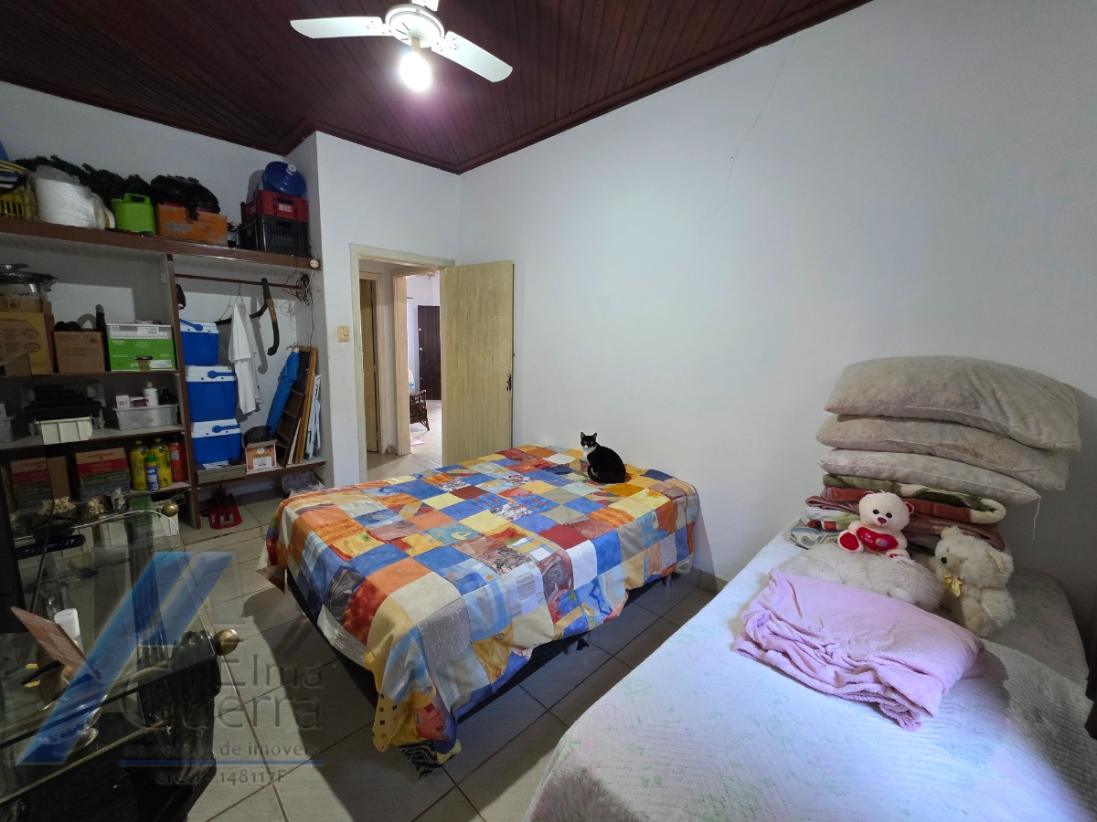 Ubatuba - Pereque açu - Casa com 02 dormitórios e ponto comercial a 100 metros do mar..