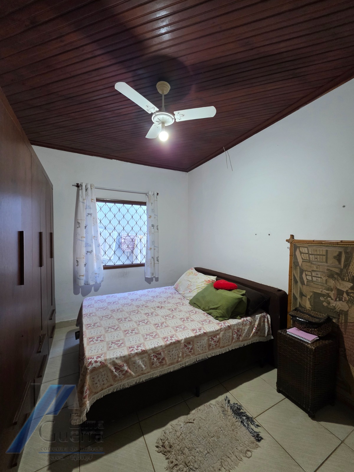 Ubatuba - Pereque açu - Casa com 02 dormitórios e ponto comercial a 100 metros do mar..