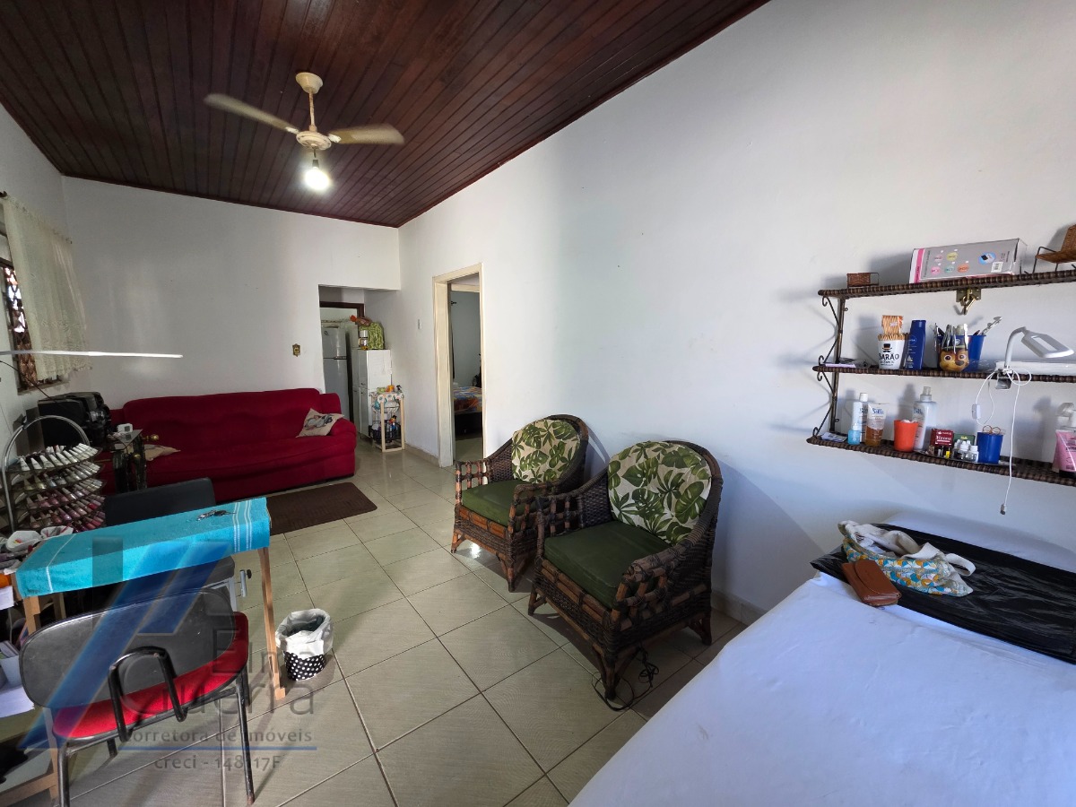 Ubatuba - Pereque açu - Casa com 02 dormitórios e ponto comercial a 100 metros do mar..