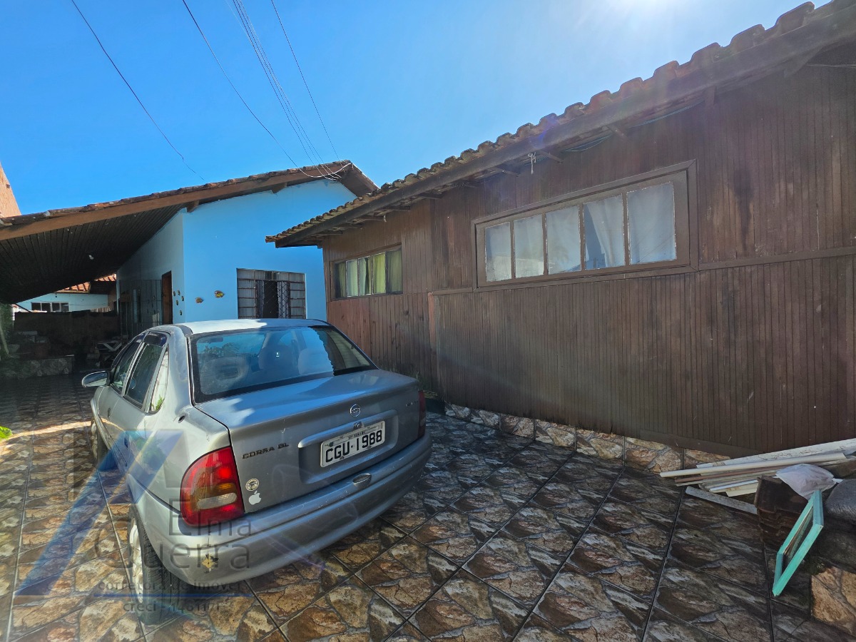 Ubatuba - Pereque açu - Casa com 02 dormitórios e ponto comercial a 100 metros do mar..