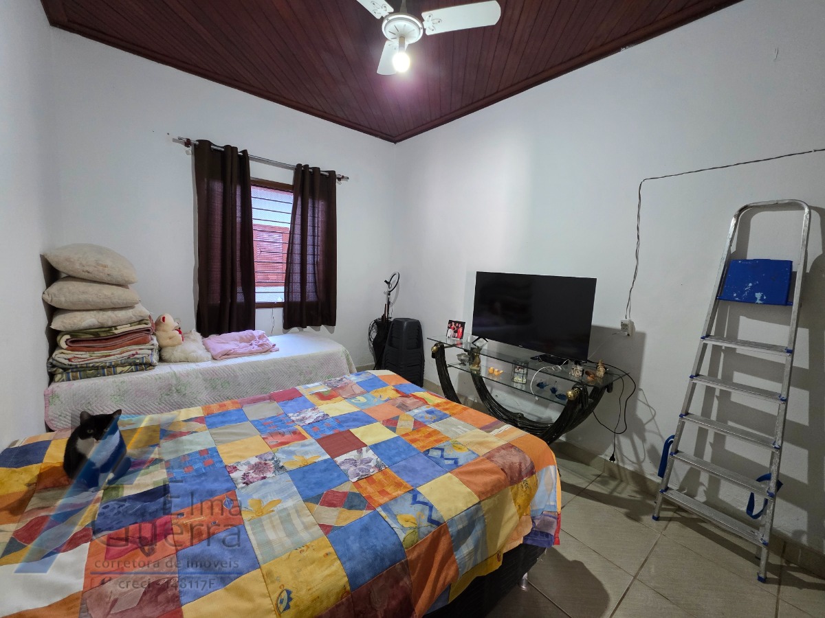 Ubatuba - Pereque açu - Casa com 02 dormitórios e ponto comercial a 100 metros do mar..